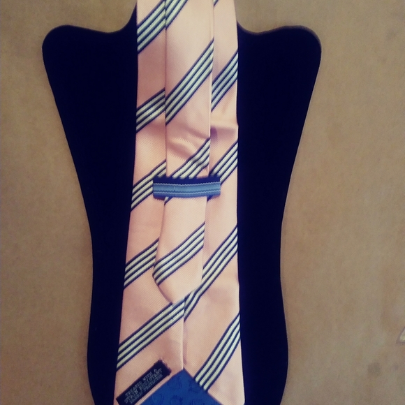 VAN HEUSEN SILK TIE - Picture 3 of 3